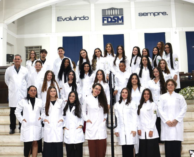 Alunos da 20� turma do curso de Nutri��o participam da Cerim�nia do Jaleco na FDSM